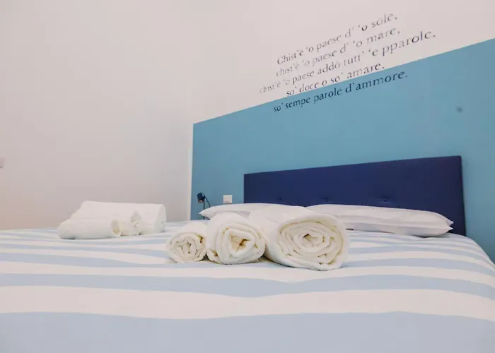 Le Stanze Del Poeta Libero BovioHotel Napoli