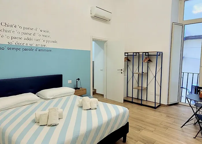 Le Stanze Del Poeta Libero BovioHotel Napoli